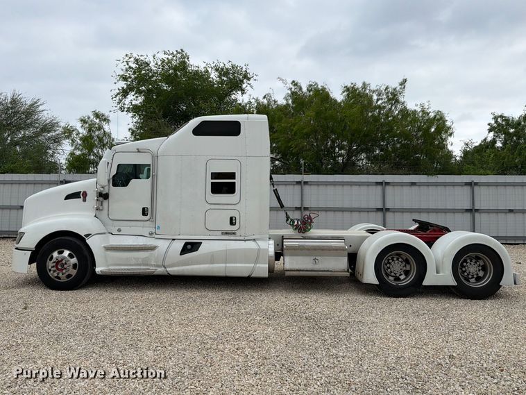 image for item YA2188 2016 Kenworth T660 semi truck