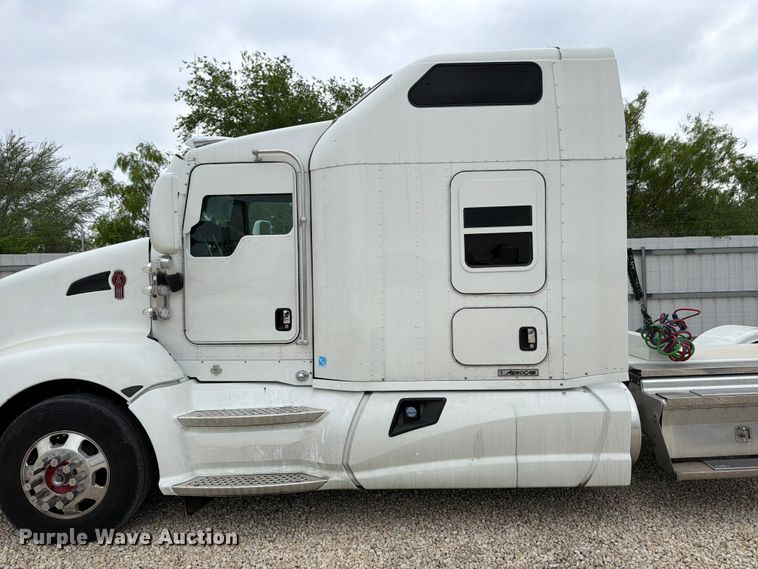 image for item YA2188 2016 Kenworth T660 semi truck