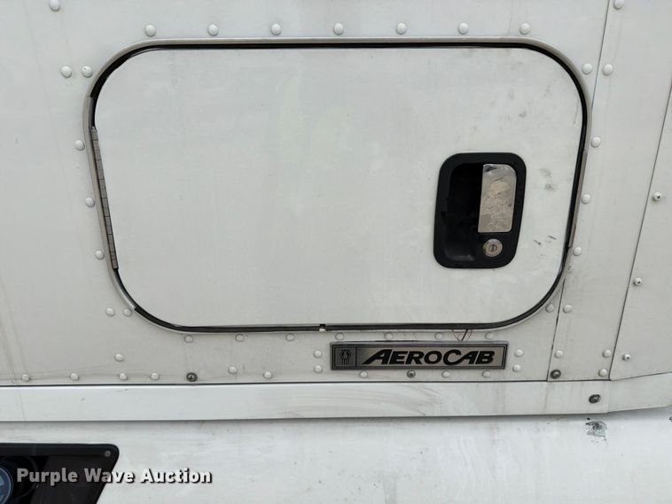 image for item YA2188 2016 Kenworth T660 semi truck
