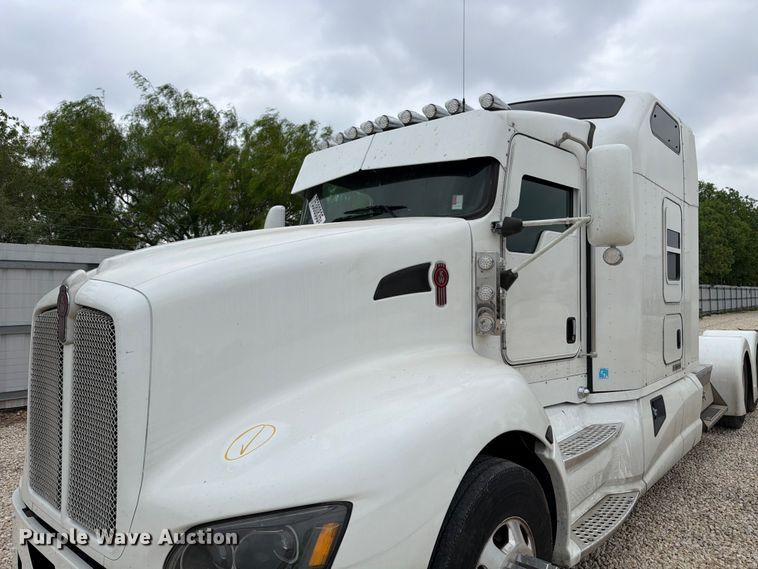 image for item YA2188 2016 Kenworth T660 semi truck