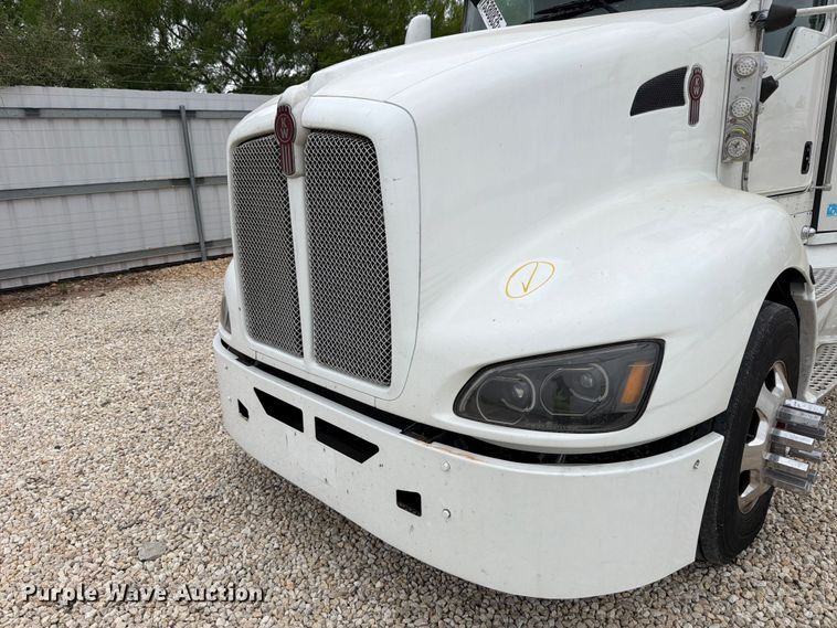 image for item YA2188 2016 Kenworth T660 semi truck