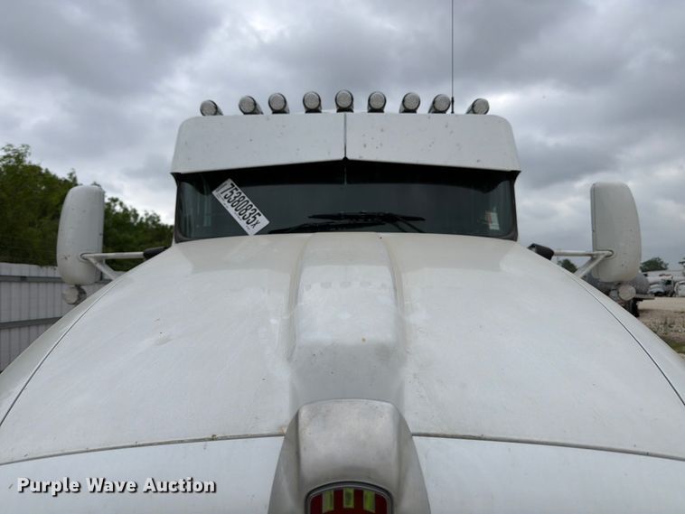 image for item YA2188 2016 Kenworth T660 semi truck