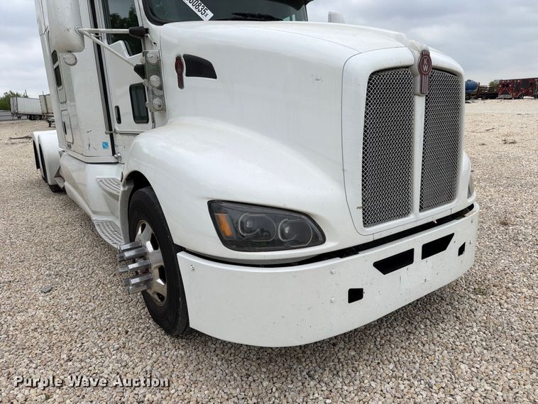 image for item YA2188 2016 Kenworth T660 semi truck