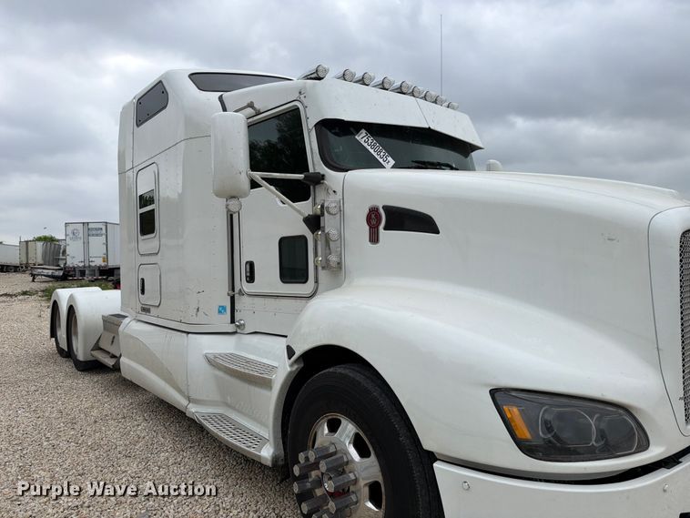 image for item YA2188 2016 Kenworth T660 semi truck