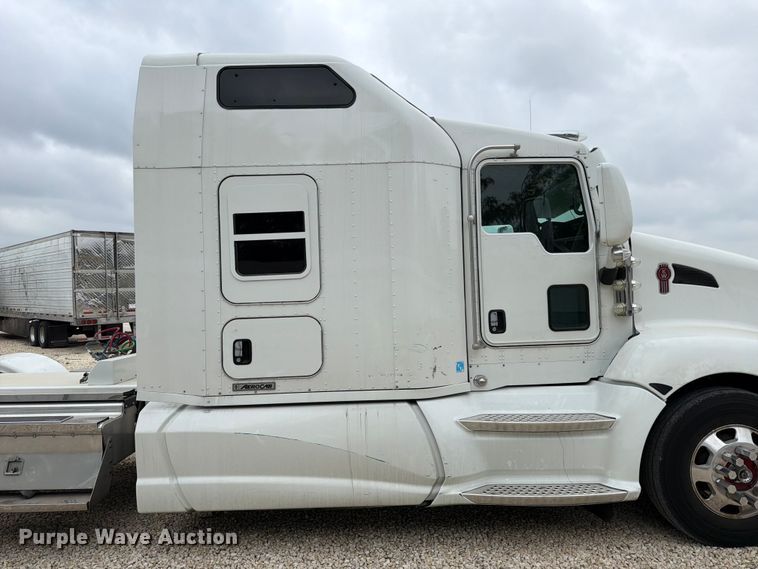 image for item YA2188 2016 Kenworth T660 semi truck