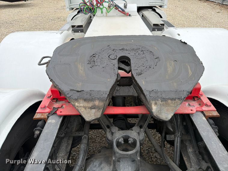 image for item YA2188 2016 Kenworth T660 semi truck