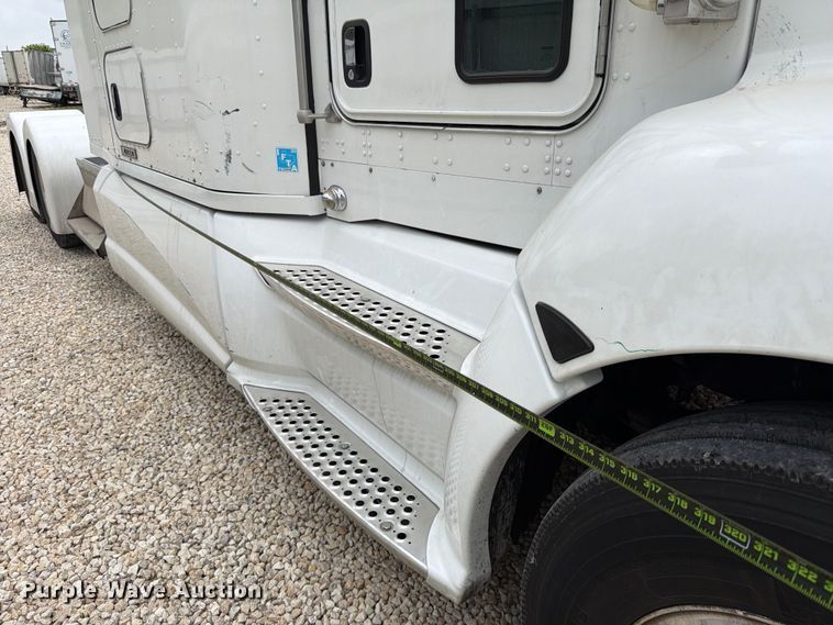 image for item YA2188 2016 Kenworth T660 semi truck