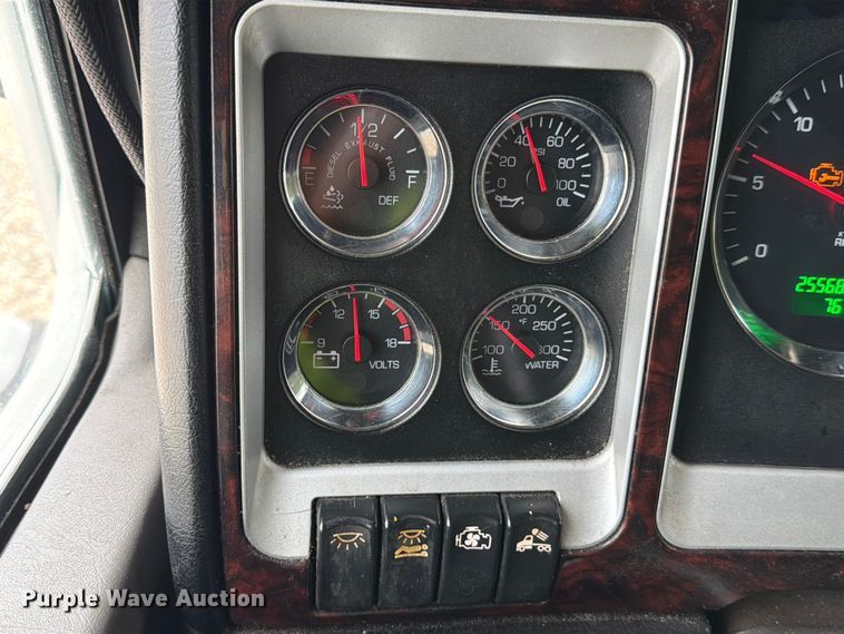 image for item YA2188 2016 Kenworth T660 semi truck