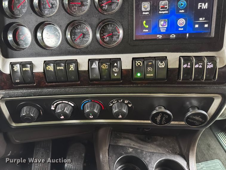 image for item YA2188 2016 Kenworth T660 semi truck