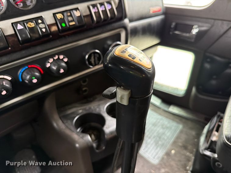 image for item YA2188 2016 Kenworth T660 semi truck