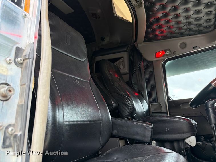 image for item YA2188 2016 Kenworth T660 semi truck