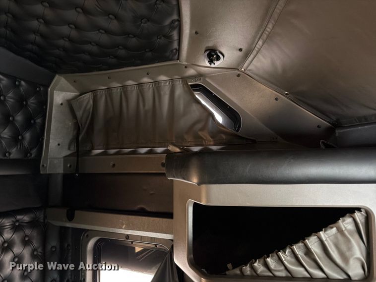 image for item YA2188 2016 Kenworth T660 semi truck