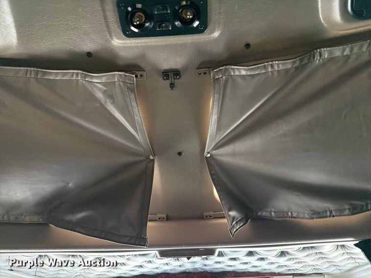 image for item YA2188 2016 Kenworth T660 semi truck