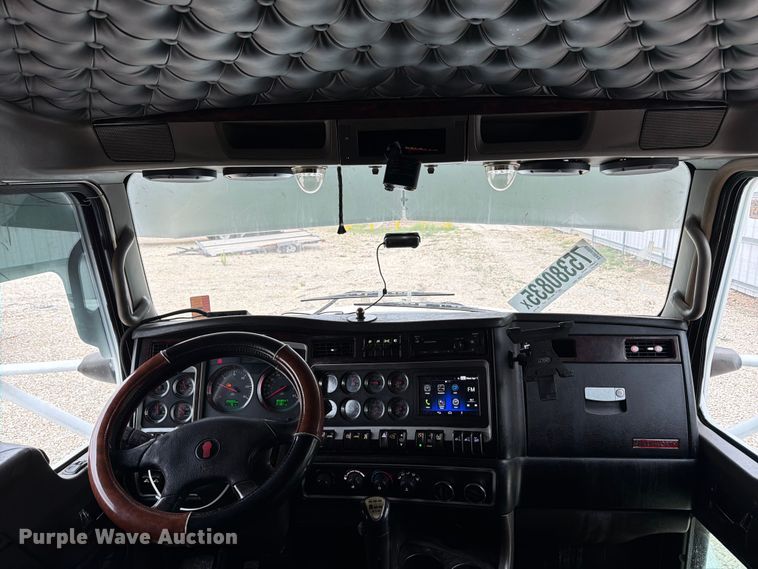 image for item YA2188 2016 Kenworth T660 semi truck