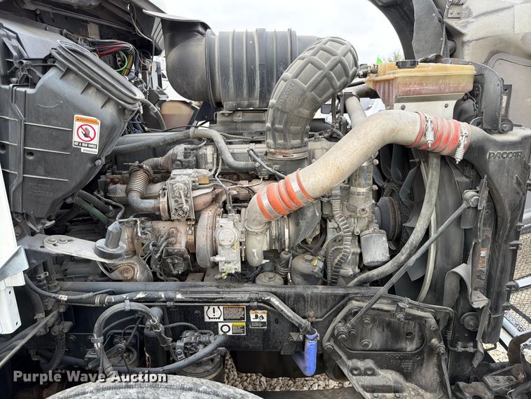 image for item YA2188 2016 Kenworth T660 semi truck