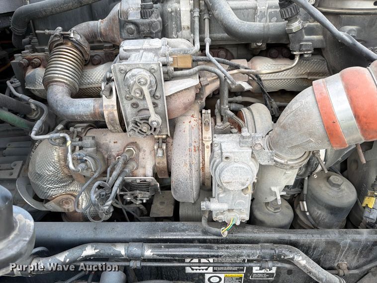 image for item YA2188 2016 Kenworth T660 semi truck