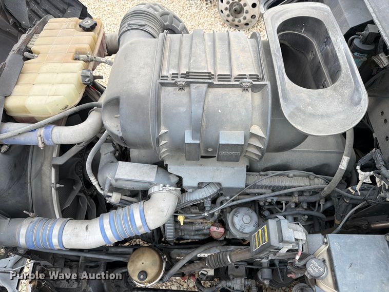 image for item YA2188 2016 Kenworth T660 semi truck