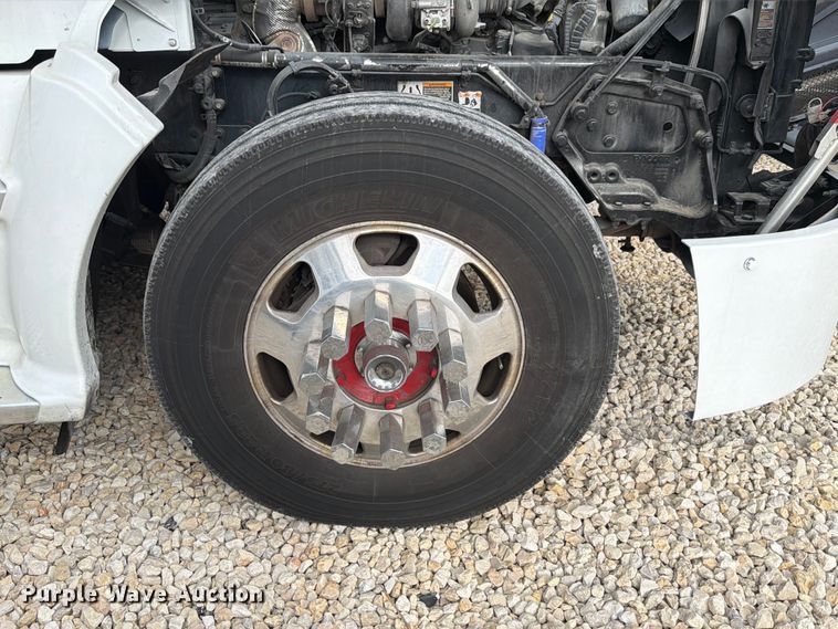 image for item YA2188 2016 Kenworth T660 semi truck