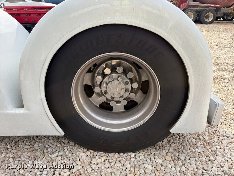 image for item YA2188 2016 Kenworth T660 semi truck