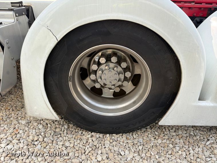image for item YA2188 2016 Kenworth T660 semi truck