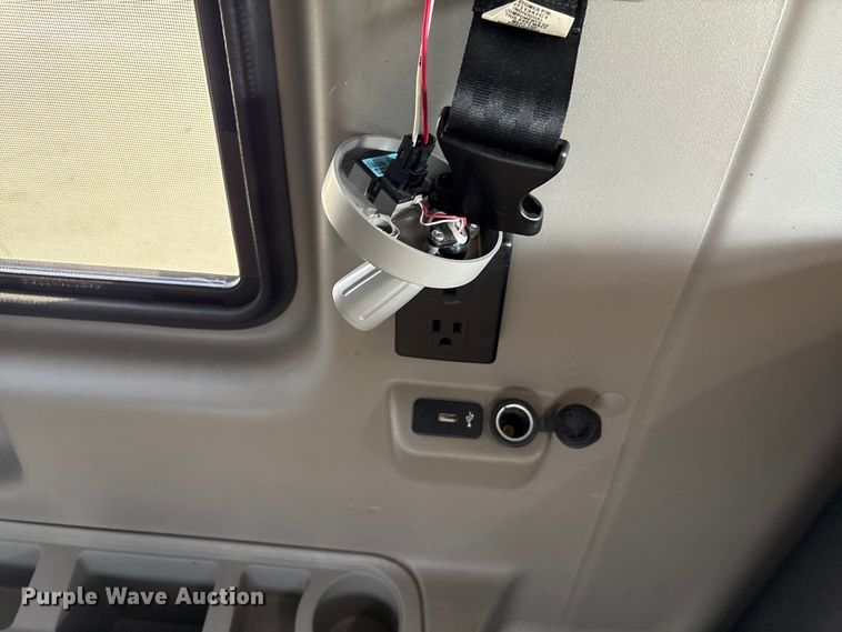 image for item YA2275 2024 International HX520 semi truck