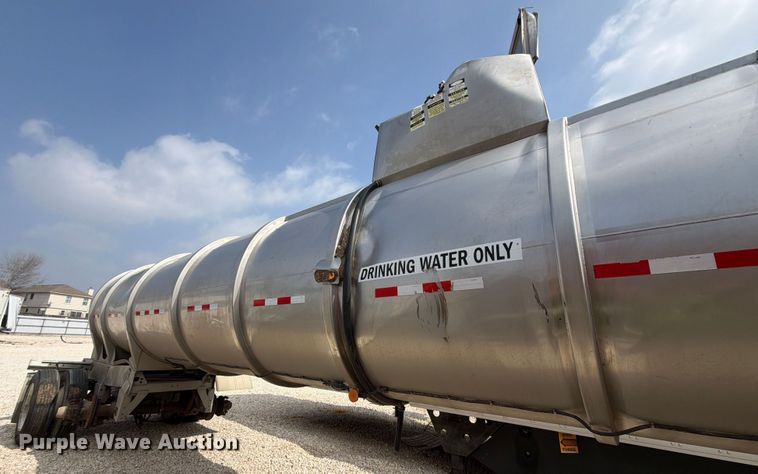 image for item YA2552 2019 Polar tank trailer