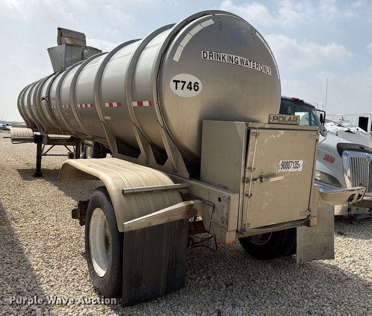 image for item YA2552 2019 Polar tank trailer