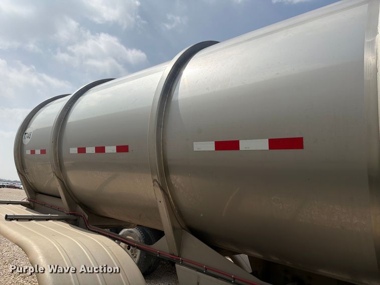 image for item YA2552 2019 Polar tank trailer