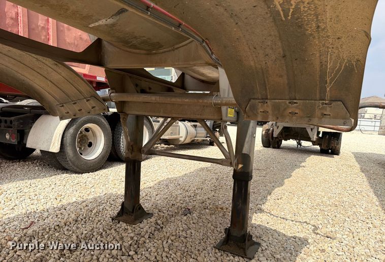 image for item YA2552 2019 Polar tank trailer