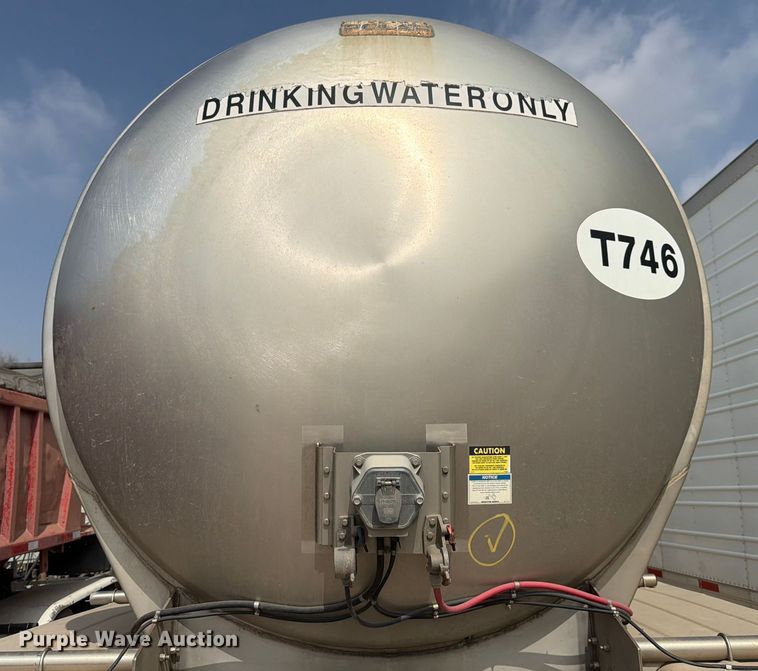 image for item YA2552 2019 Polar tank trailer