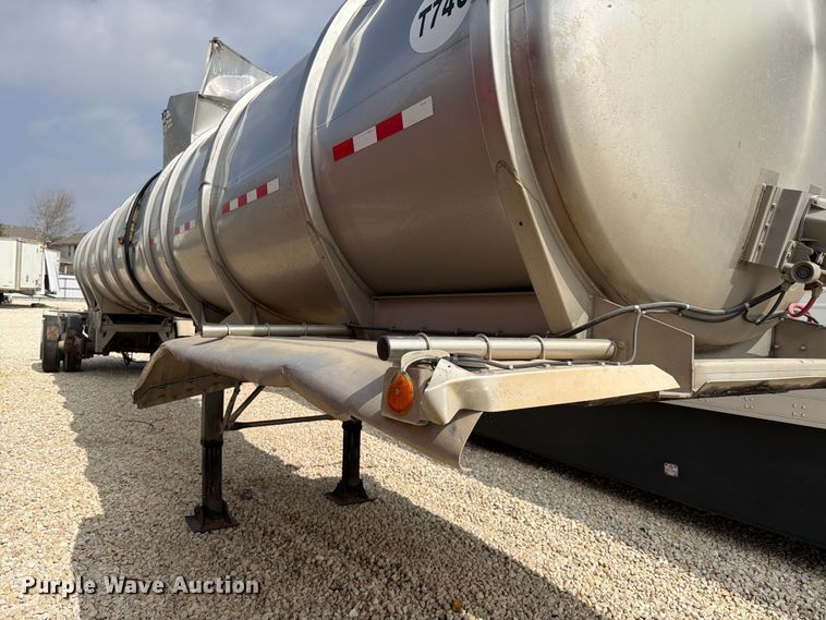 image for item YA2552 2019 Polar tank trailer