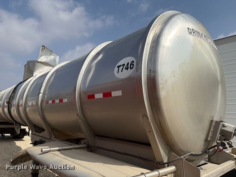 image for item YA2552 2019 Polar tank trailer