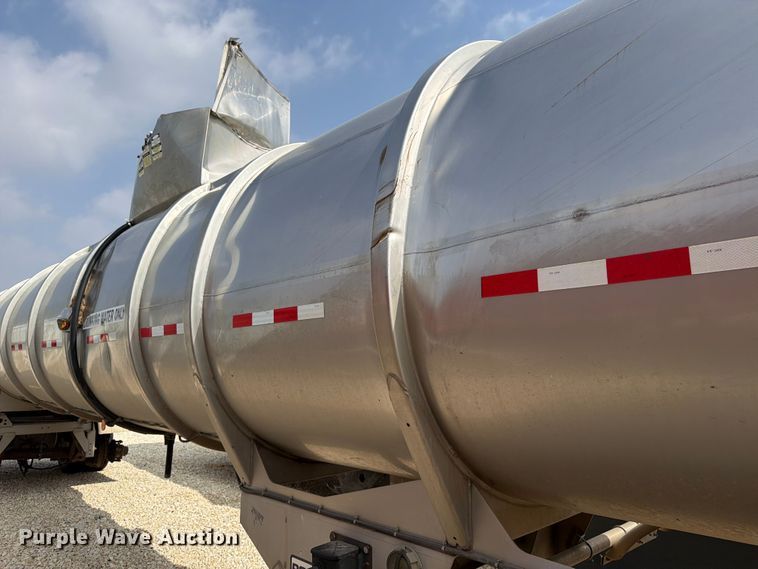 image for item YA2552 2019 Polar tank trailer