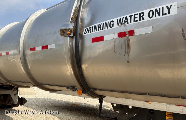 image for item YA2552 2019 Polar tank trailer