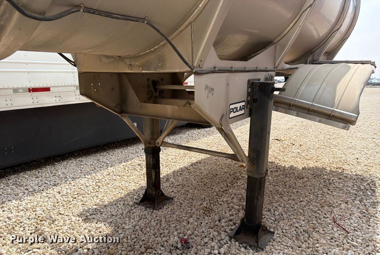 image for item YA2552 2019 Polar tank trailer