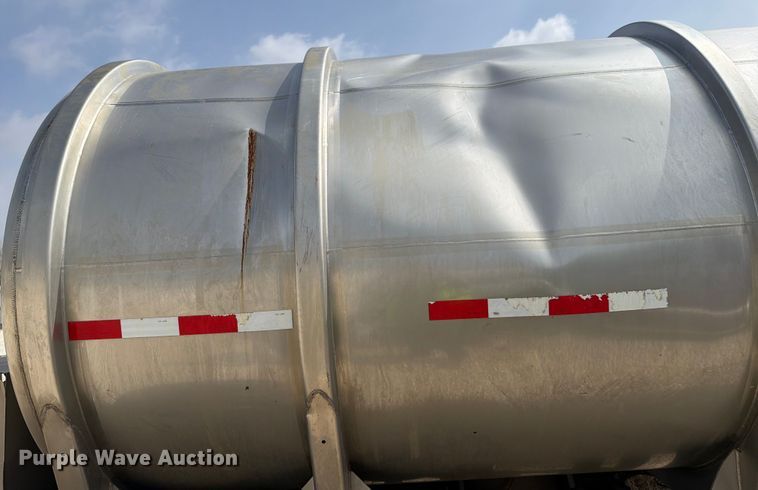 image for item YA2552 2019 Polar tank trailer
