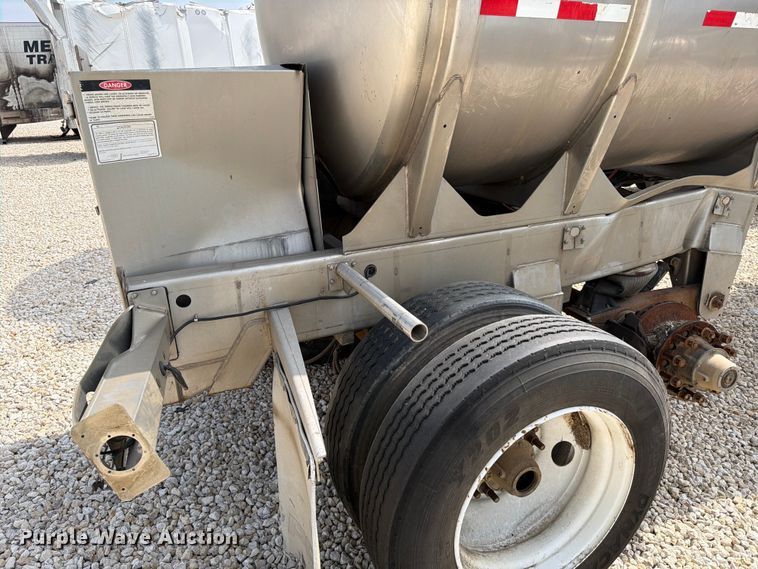 image for item YA2552 2019 Polar tank trailer