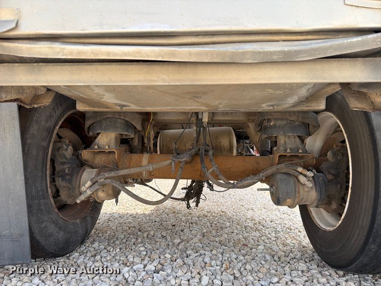image for item YA2552 2019 Polar tank trailer