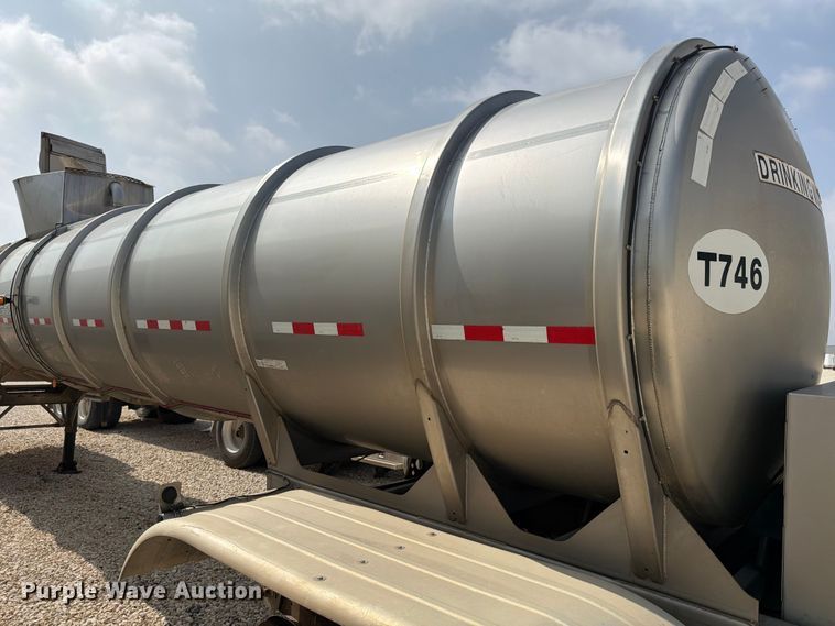 image for item YA2552 2019 Polar tank trailer