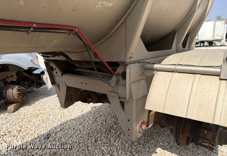 image for item YA2552 2019 Polar tank trailer