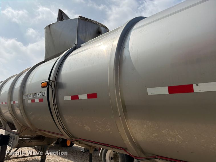 image for item YA2552 2019 Polar tank trailer