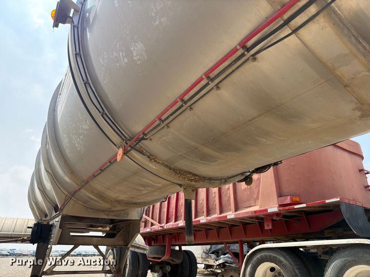 image for item YA2552 2019 Polar tank trailer