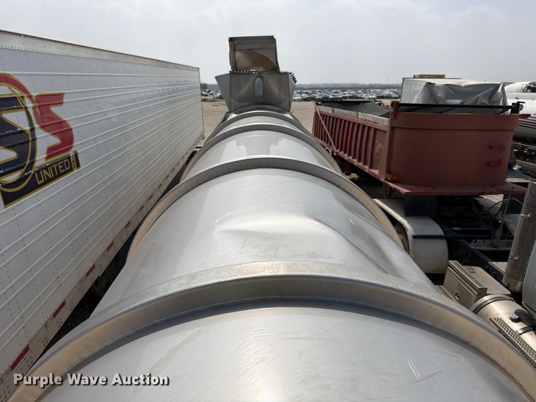 image for item YA2552 2019 Polar tank trailer