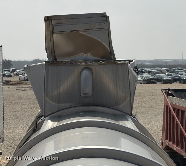 image for item YA2552 2019 Polar tank trailer