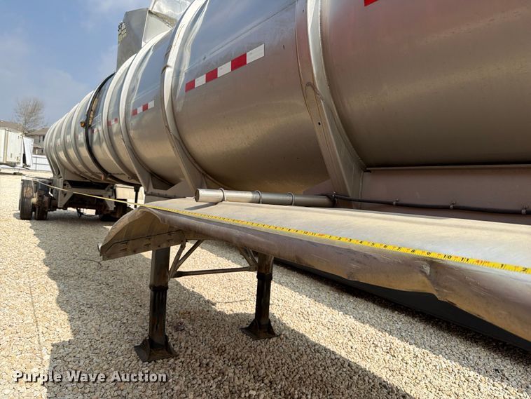 image for item YA2552 2019 Polar tank trailer