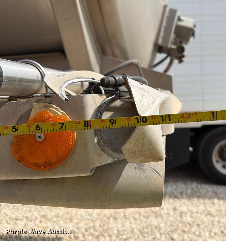 image for item YA2552 2019 Polar tank trailer