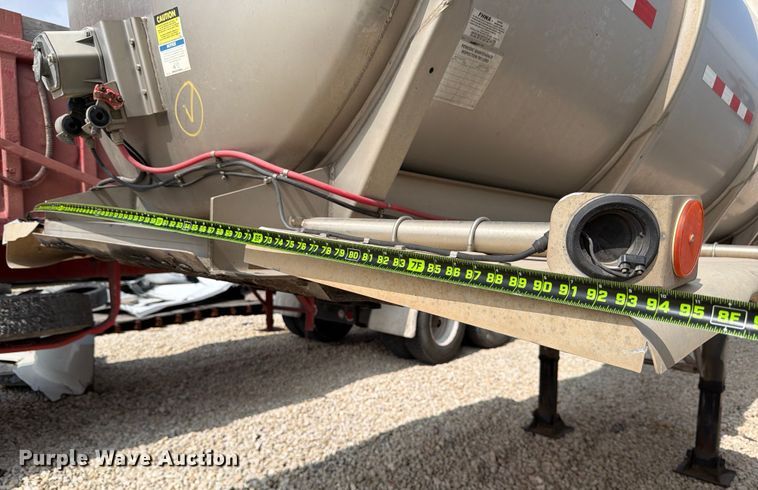 image for item YA2552 2019 Polar tank trailer