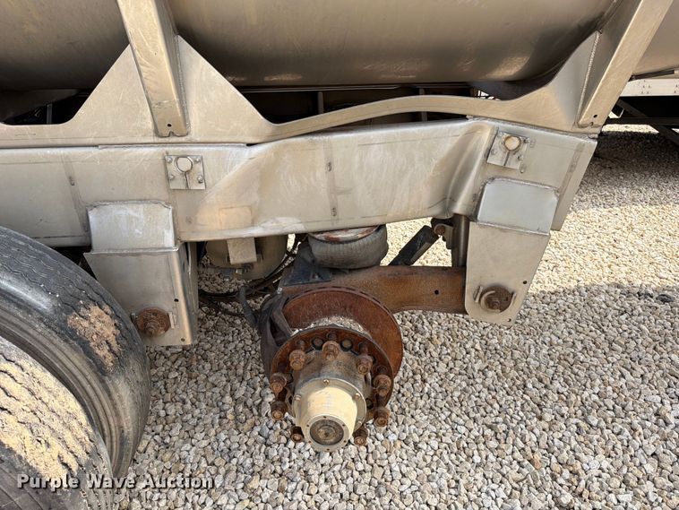 image for item YA2552 2019 Polar tank trailer