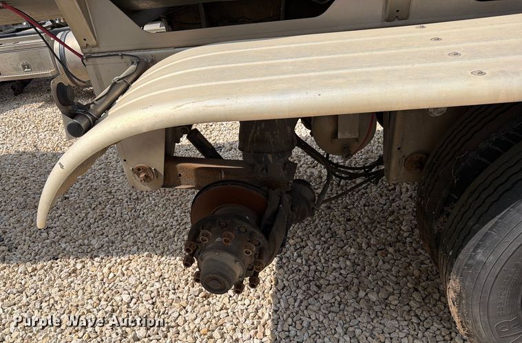 image for item YA2552 2019 Polar tank trailer