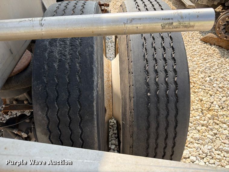 image for item YA2552 2019 Polar tank trailer